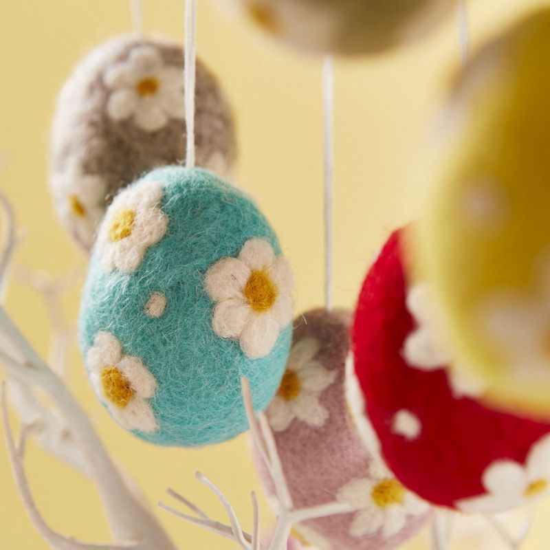 Felt egg decoration flower design