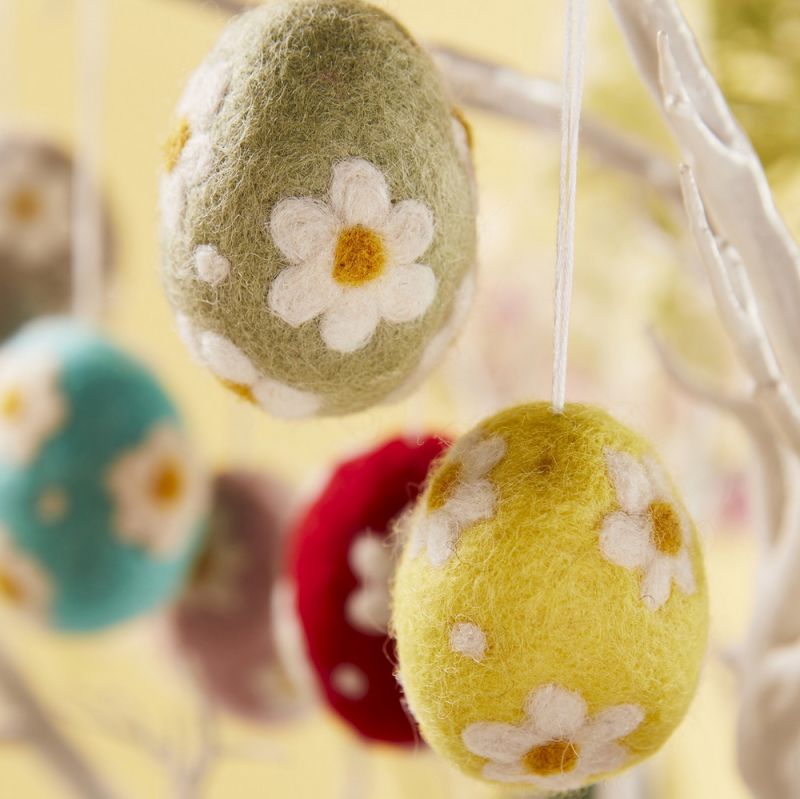 Felt egg decoration flower design