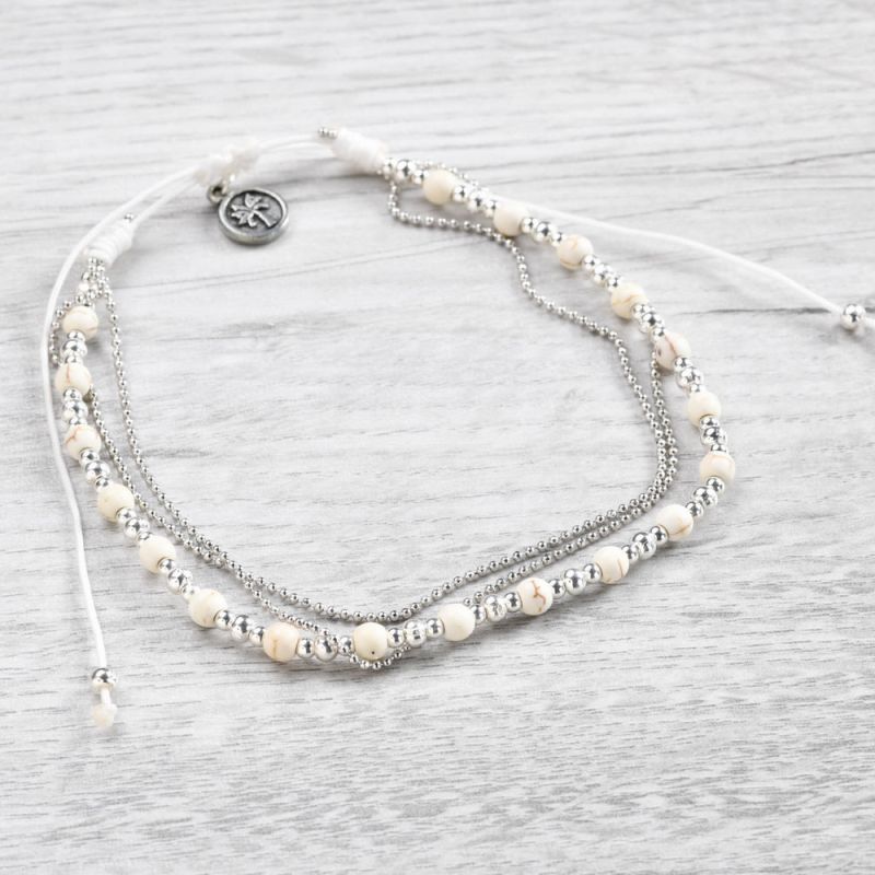 Beaded bracelet with delicate metal chains