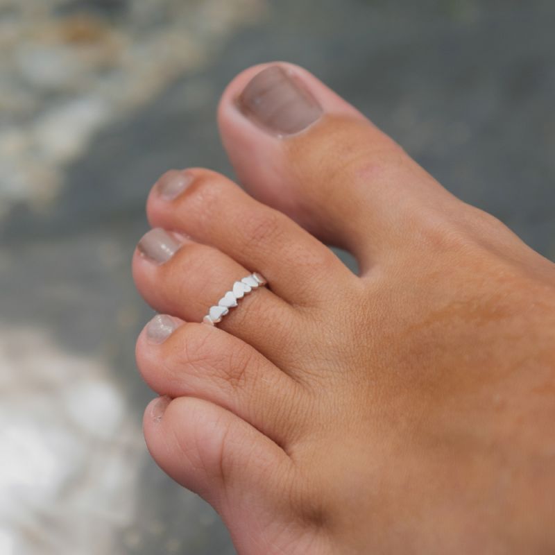 Adjustable, silver plated metal toe ring