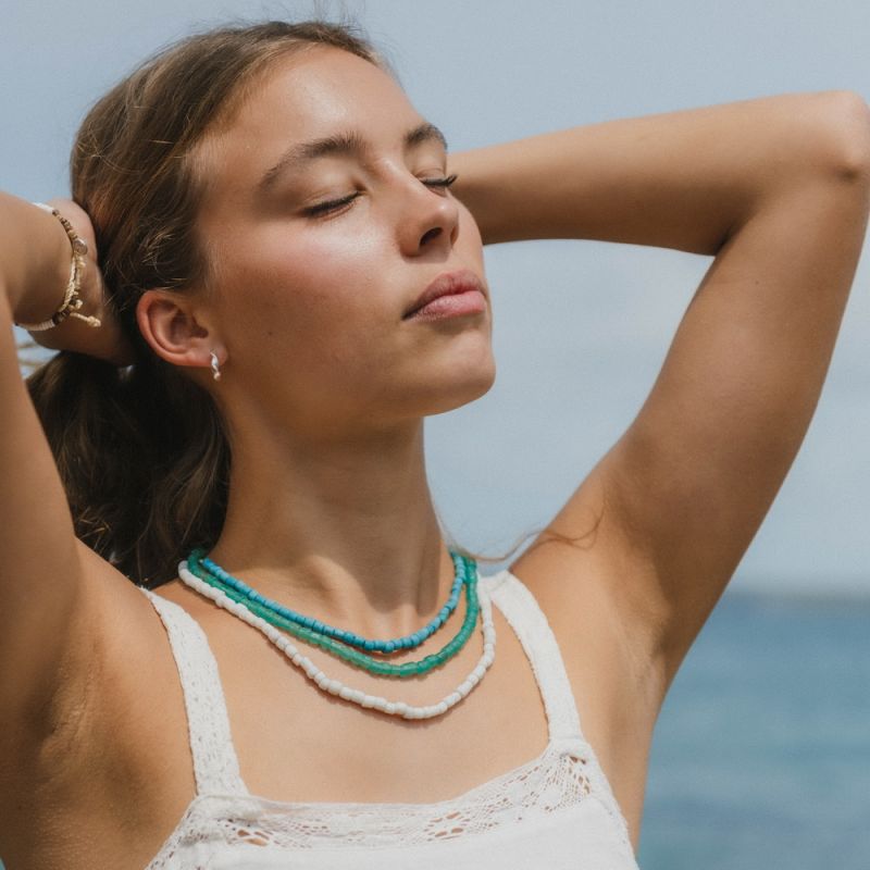 Frosted glass beaded choker necklace 