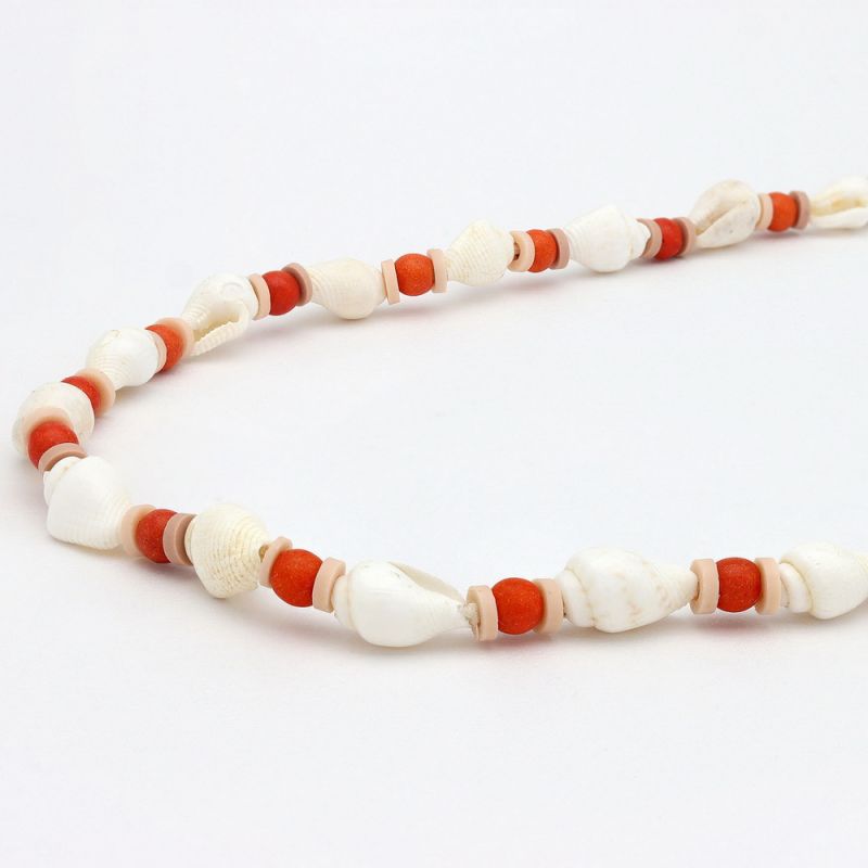 Surfer necklace with shells