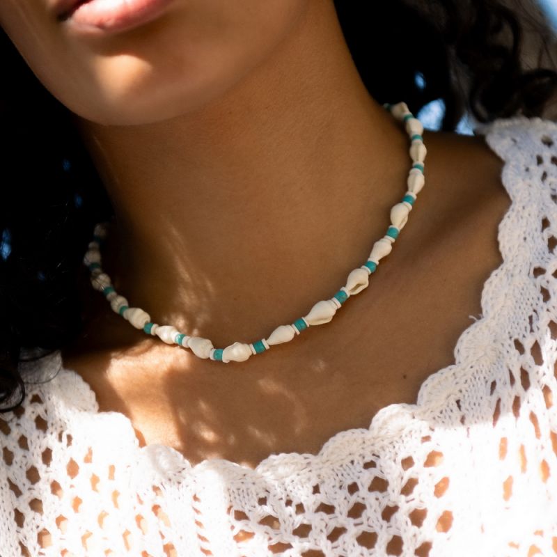 Surfer necklace with shells