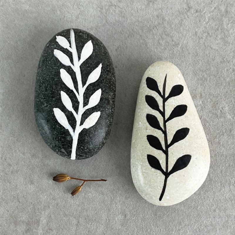 Pebble grey- Stem with leaves