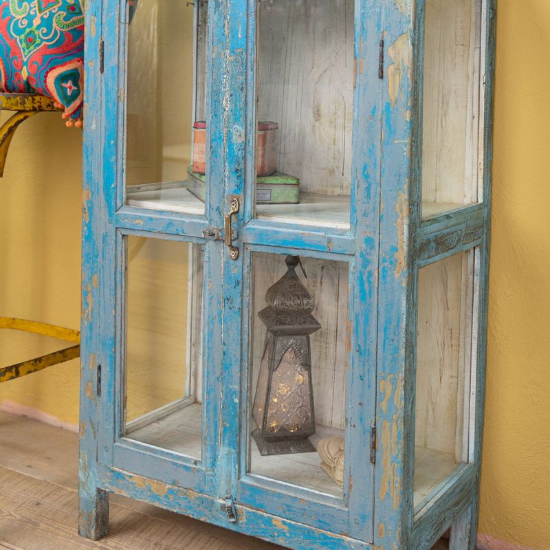 Front glazed vintage wood & glass 2 door, 1 shelf cabinet