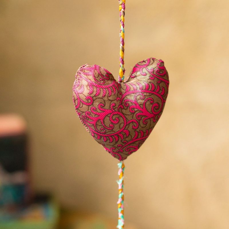 Hanging recycled sari string 3 hearts, 10x3x120cm