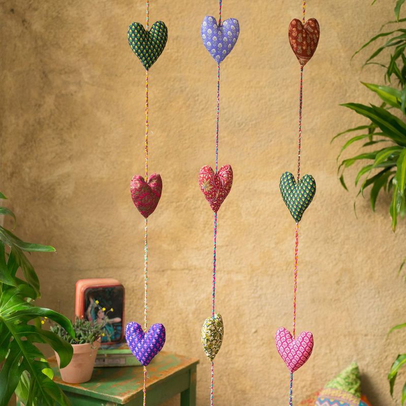 Hanging recycled sari string 3 hearts, 10x3x120cm